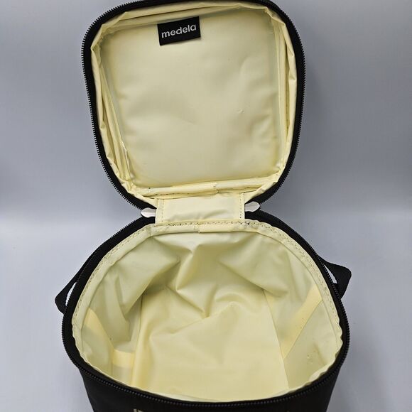 Medela Breastmilk Cooler‎ Bag, 4x 5oz Bottles, Lids, Cooler - Picture 2 of 3